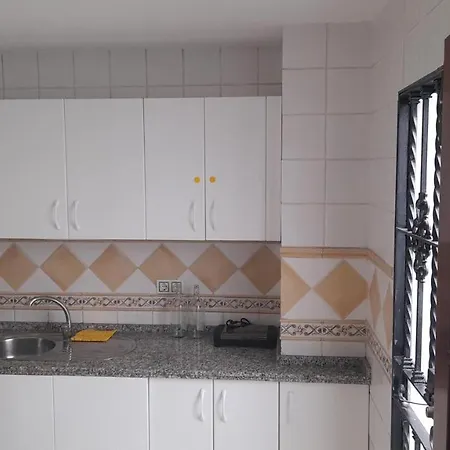 Casa Independiente En Nervion Junto A Parada Del Metro-2